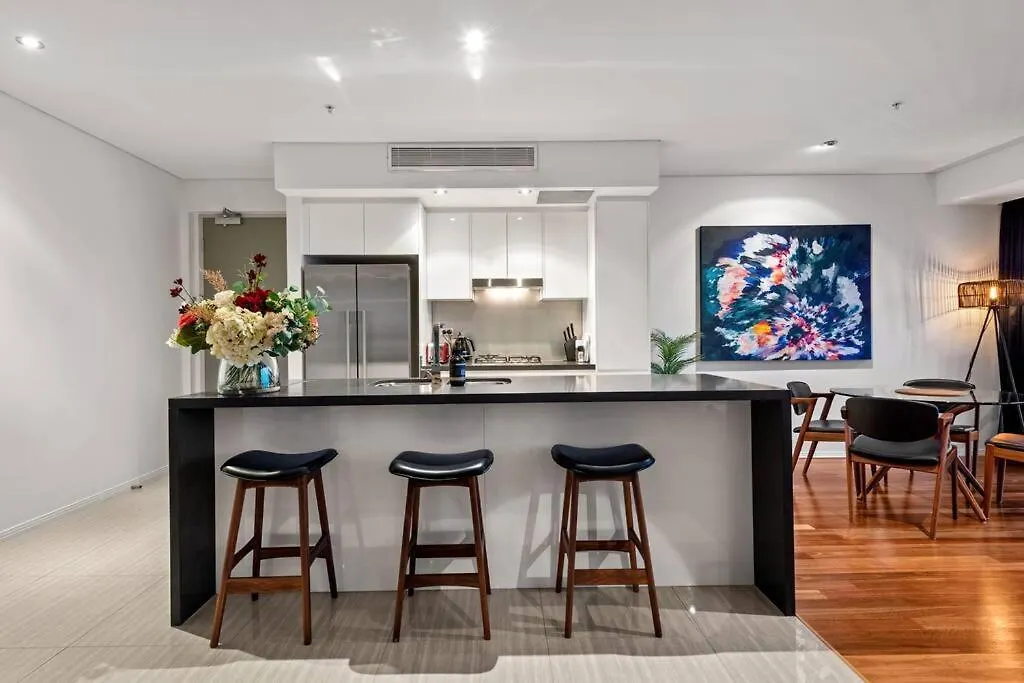 Skyhigh Executive! ~ 2Bed/2Bath/1Car/Views ~ Cbd location
